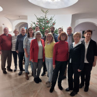 14 der 20 Kandidat*innen für den Gemeinderat sind auf dem Bild abgelichtet. Die anderen 6 waren verhindert.